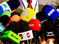 Өнөөгийн хэвлэл мэдээллийн салбарт гурвалсан хямрал үүссэн гэж мэргэжилтнүүд үзлээ 