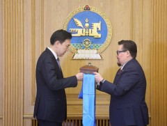 Ерөнхий сайд Н.Учрал Засгийн газрын тамгаа гардаж авлаа