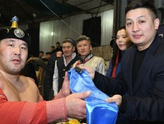 Наурызын барилдаанд Д.Хүдэрбулга заан түрүүллээ