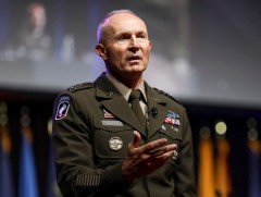 АНУ-ын Армийн штабын дарга Рэнди Жоржийг огцрохыг шаарджээ