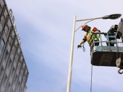 Гэрэлтүүлгийн ил задгай кабель, тагийг засварлах солих, угаах ажил үргэлжилж байна