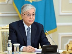 Казахстаны Ерөнхийлөгч дунд боловсролын системд хиймэл оюун ухааныг нэвтрүүлэх тухай зарлигт гарын..