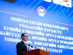Эрүүл мэндийн сайд эмнэлгийн ажилтнуудтай уулзалт зохион байгууллаа