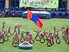 Үндэсний их баяр наадмын хүчит бөхийн барилдааны нэгийн даваа үргэлжилж байна